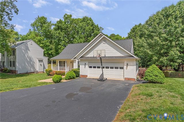 12419 Buffalo Nickel Dr, Midlothian, VA 23112