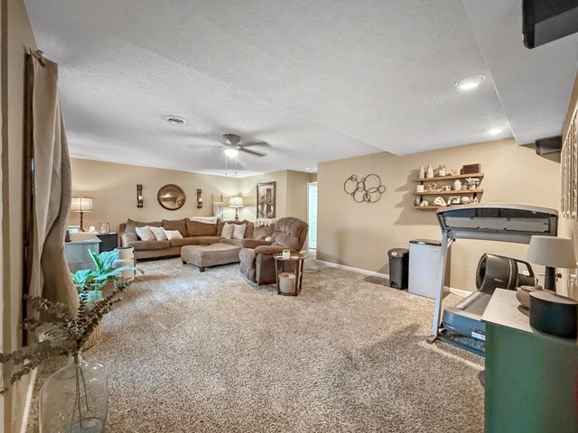 1185 W Grayrock Drive, Springfield, MO 65810