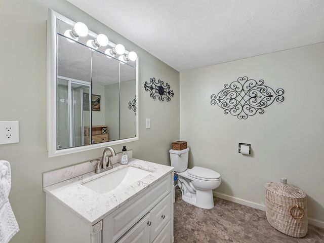 1185 W Grayrock Drive, Springfield, MO 65810