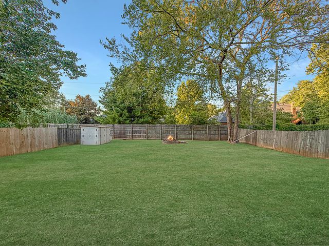 1185 W Grayrock Drive, Springfield, MO 65810