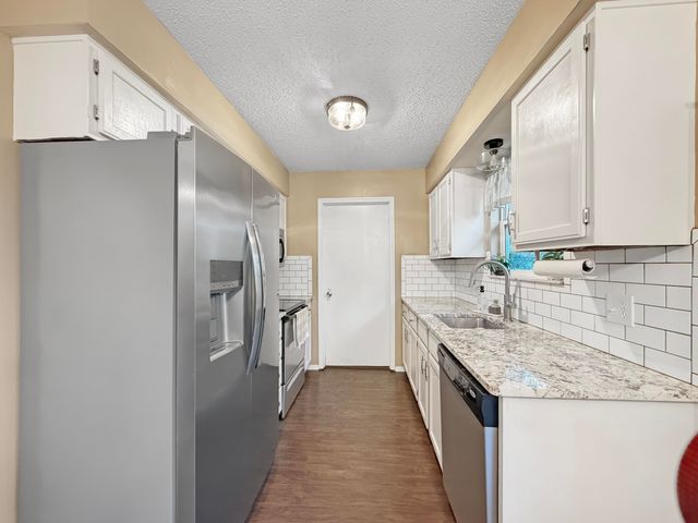 1185 W Grayrock Drive, Springfield, MO 65810