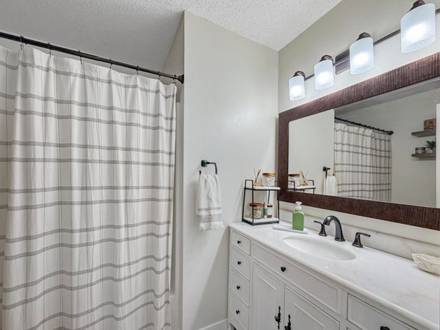 1185 W Grayrock Drive, Springfield, MO 65810