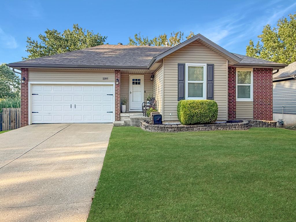 1185 W Grayrock Drive, Springfield, MO 65810