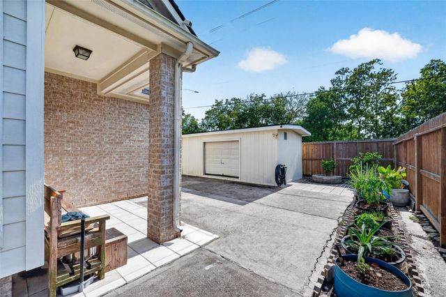 10102 Lizette Court, Houston, TX 77075
