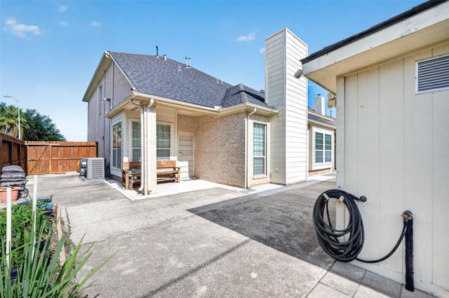 10102 Lizette Court, Houston, TX 77075