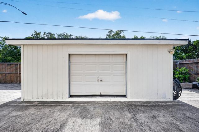 10102 Lizette Court, Houston, TX 77075