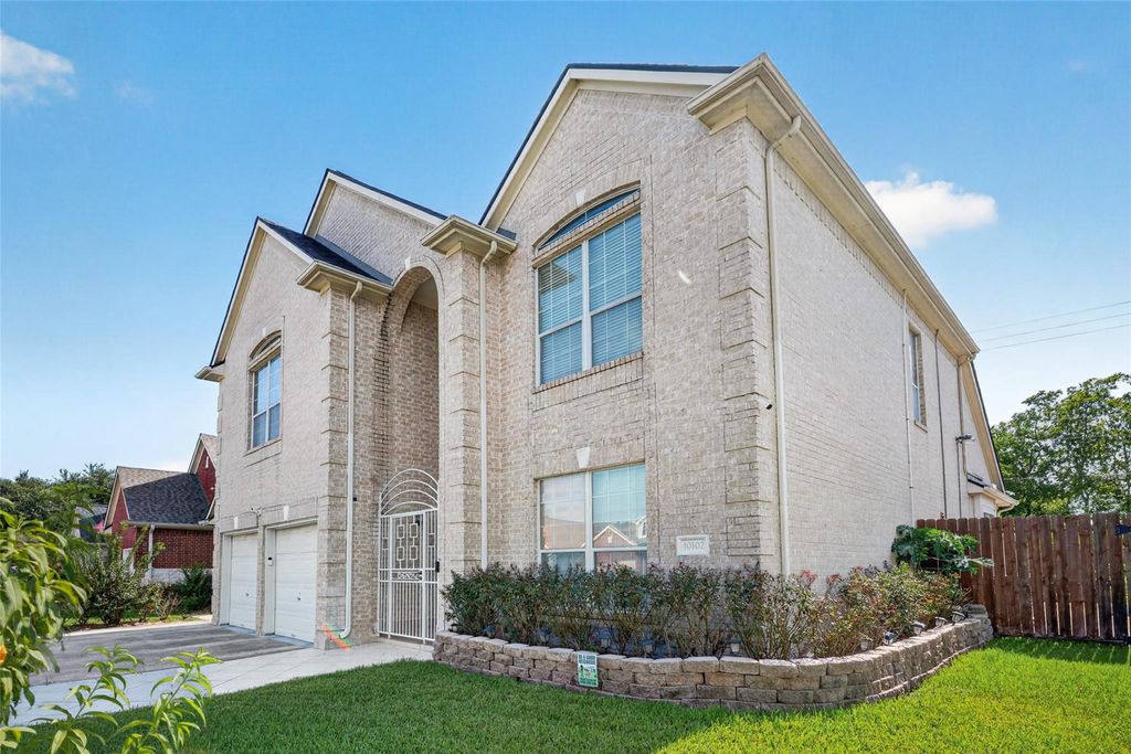 10102 Lizette Court, Houston, TX 77075