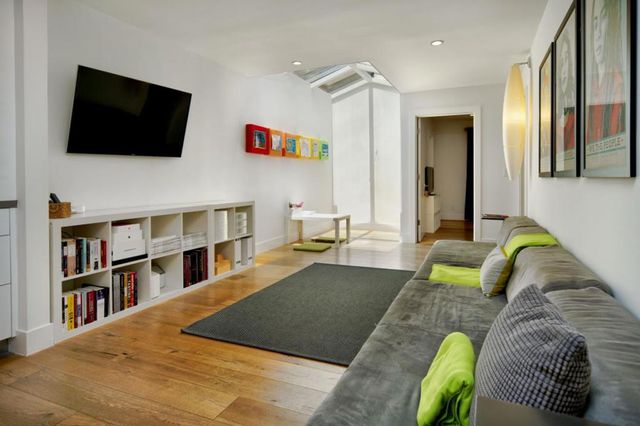 1145 Saxon Way, Menlo Park, CA 94025