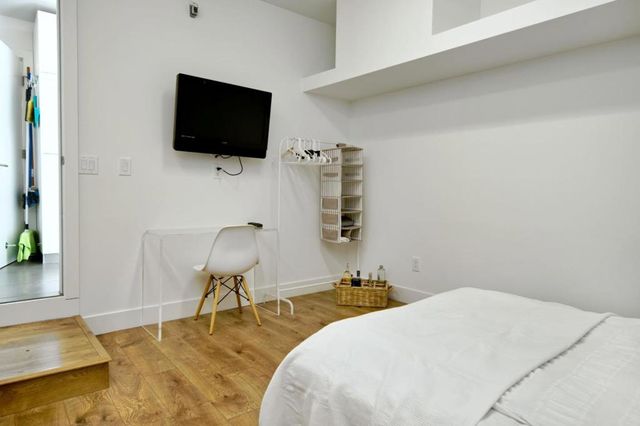 1145 Saxon Way, Menlo Park, CA 94025