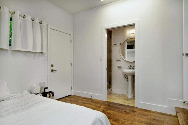 1145 Saxon Way, Menlo Park, CA 94025