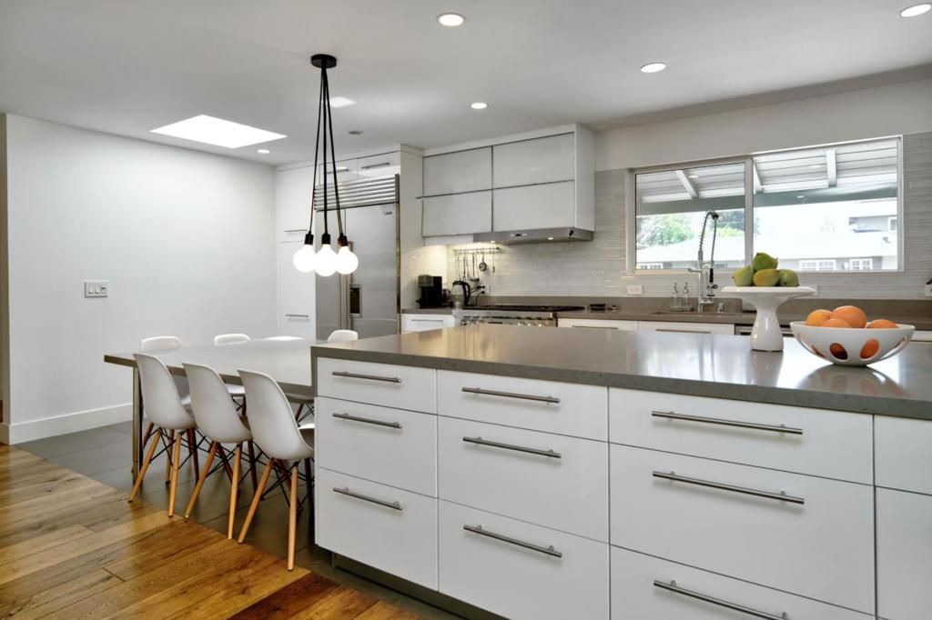 Image 21 of property listing at 1145 Saxon Way, Menlo Park, CA 94025