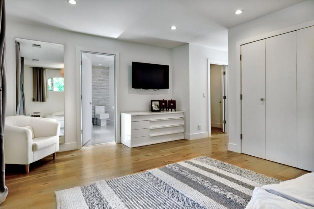 Image 27 of property listing at 1145 Saxon Way, Menlo Park, CA 94025