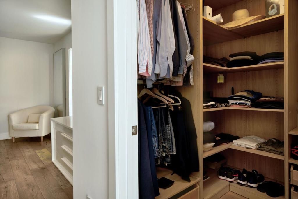 Image 28 of property listing at 1145 Saxon Way, Menlo Park, CA 94025