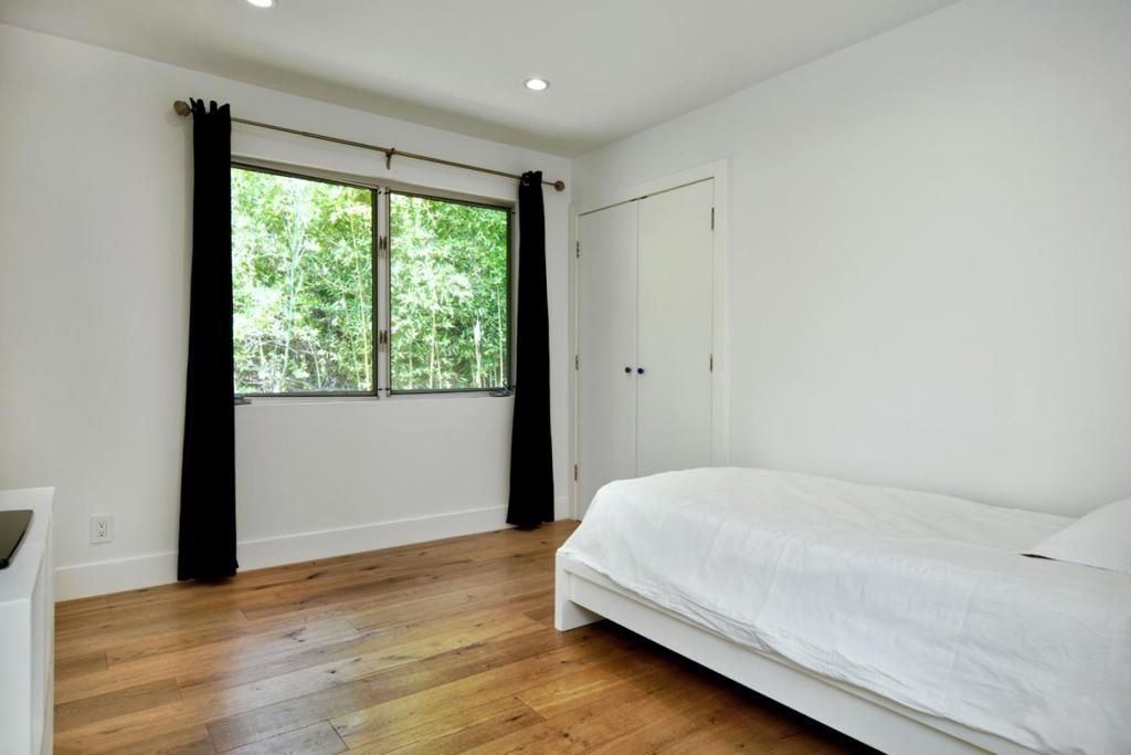 Image 37 of property listing at 1145 Saxon Way, Menlo Park, CA 94025