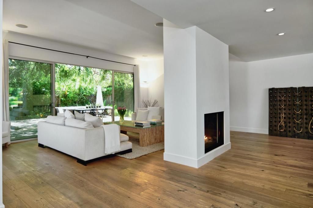 Image 6 of property listing at 1145 Saxon Way, Menlo Park, CA 94025