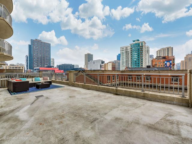 600 N Dearborn Street 1705, Chicago, IL 60610