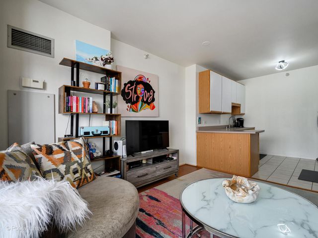 600 N Dearborn Street 1705, Chicago, IL 60610