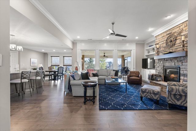 1210 MARCASSIN DR, Columbia, MO 65201