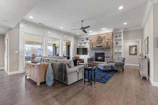 1210 MARCASSIN DR, Columbia, MO 65201