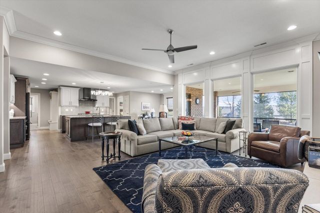 1210 MARCASSIN DR, Columbia, MO 65201