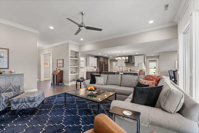 1210 MARCASSIN DR, Columbia, MO 65201