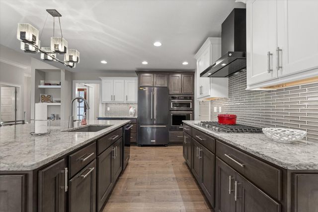 1210 MARCASSIN DR, Columbia, MO 65201