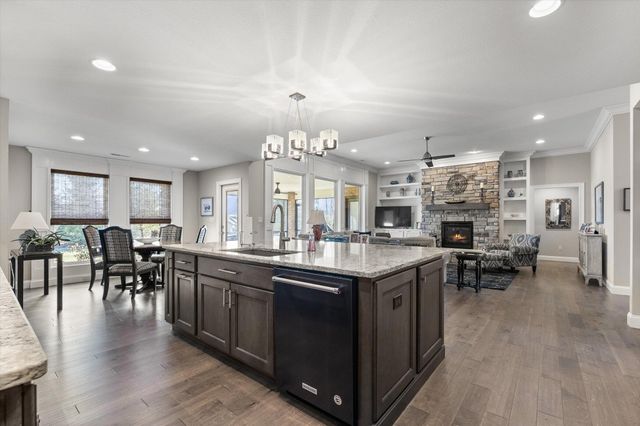 1210 MARCASSIN DR, Columbia, MO 65201