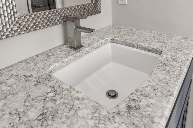 1210 MARCASSIN DR, Columbia, MO 65201