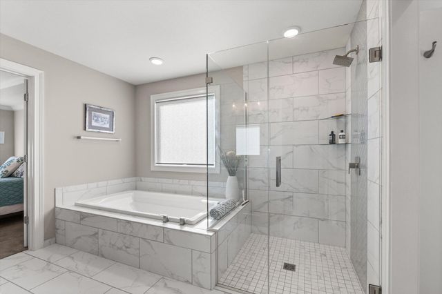 1210 MARCASSIN DR, Columbia, MO 65201