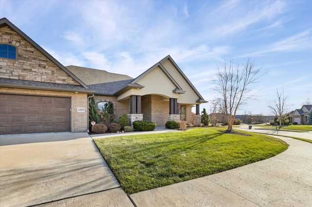 1210 MARCASSIN DR, Columbia, MO 65201