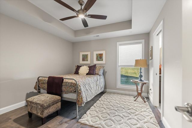 1210 MARCASSIN DR, Columbia, MO 65201