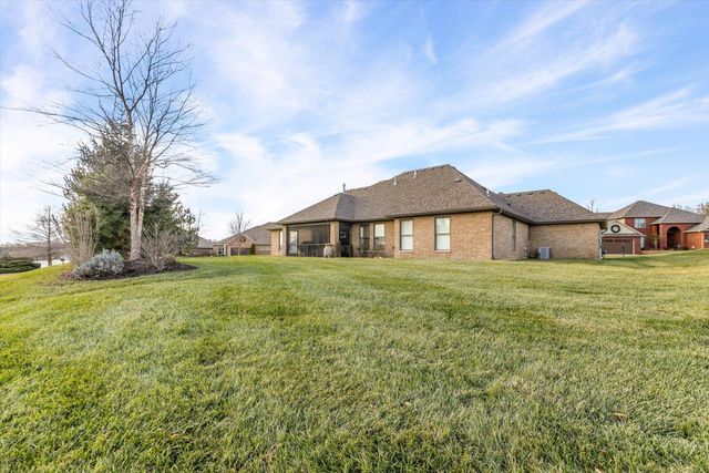 1210 MARCASSIN DR, Columbia, MO 65201