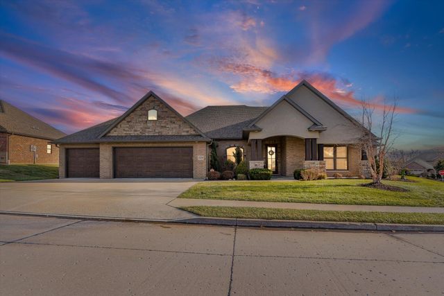 1210 MARCASSIN DR, Columbia, MO 65201