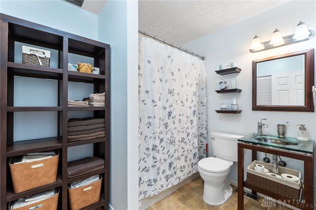 1568 Cheyenne Drive, Xenia, OH 45385