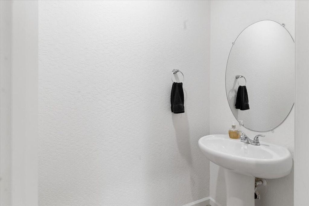 Image 14 of property listing at 3625 Chelsea Street, Tulare, CA 93274