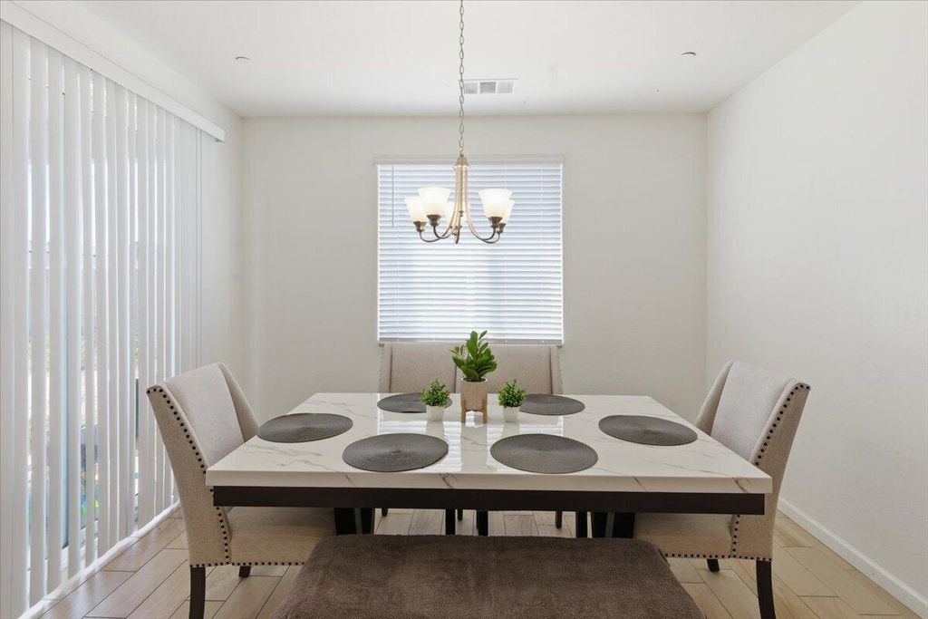 Image 5 of property listing at 3625 Chelsea Street, Tulare, CA 93274