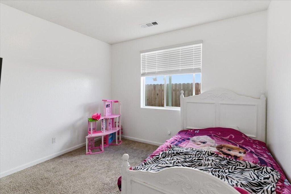 Image 7 of property listing at 3625 Chelsea Street, Tulare, CA 93274