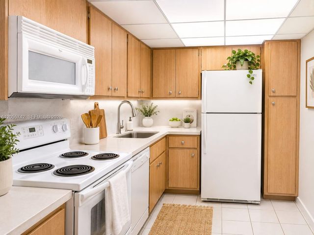 20515 E Country Club Drive 2141, Aventura, FL 33180