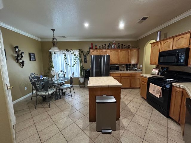 1968 Tahoe Ave Avenue, Tulare, CA 93274