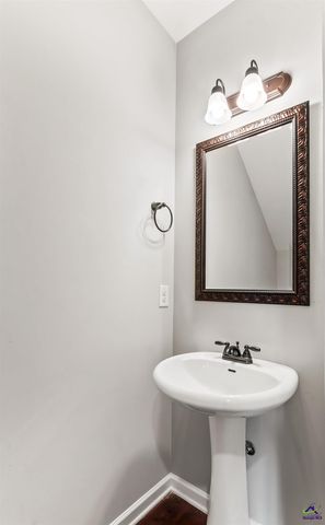 203 Amberley Court, Kathleen, GA 31047