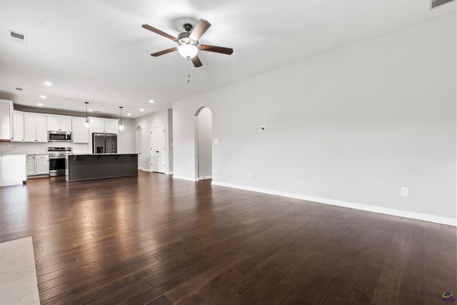 203 Amberley Court, Kathleen, GA 31047