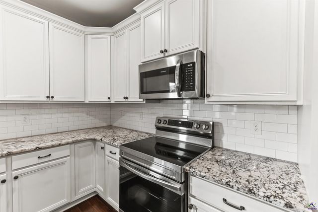 203 Amberley Court, Kathleen, GA 31047