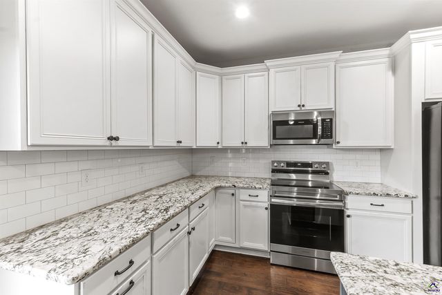 203 Amberley Court, Kathleen, GA 31047