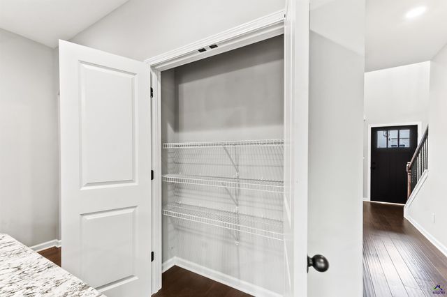 203 Amberley Court, Kathleen, GA 31047