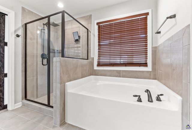 203 Amberley Court, Kathleen, GA 31047