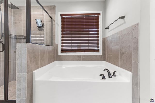 203 Amberley Court, Kathleen, GA 31047