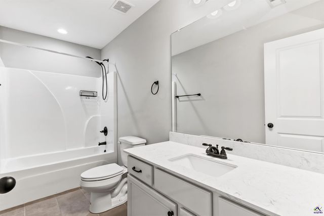 203 Amberley Court, Kathleen, GA 31047