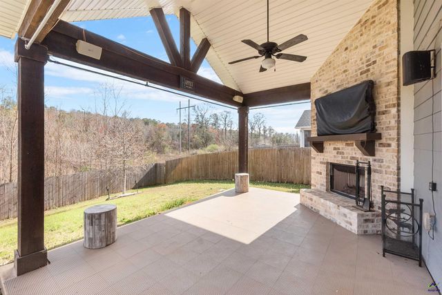 203 Amberley Court, Kathleen, GA 31047