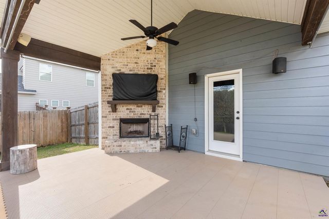 203 Amberley Court, Kathleen, GA 31047