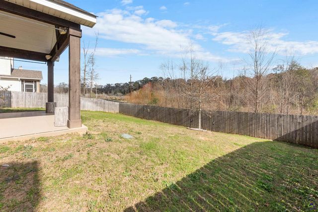 203 Amberley Court, Kathleen, GA 31047